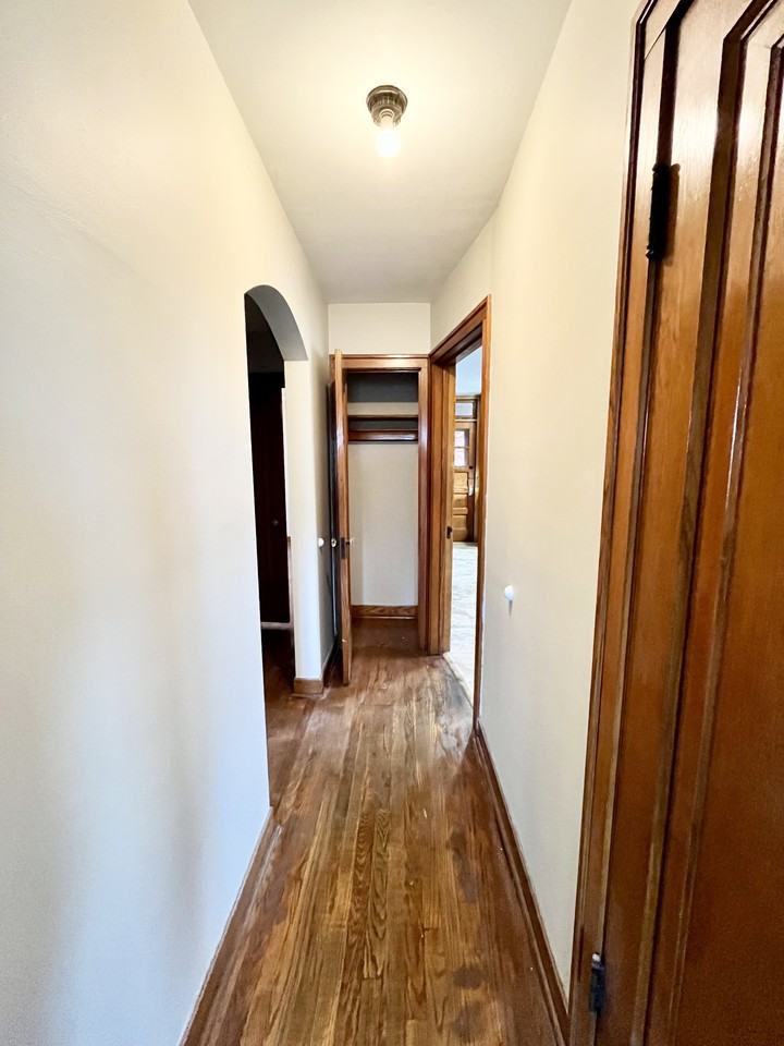 4259 W 21st St #2 - Photo 4 of 18