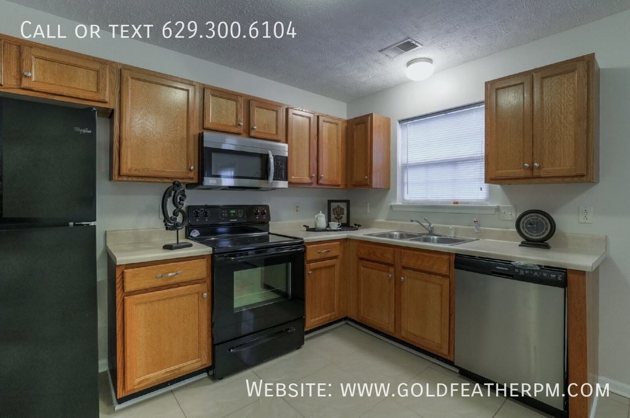 1361 Benley St - Photo 3 of 19