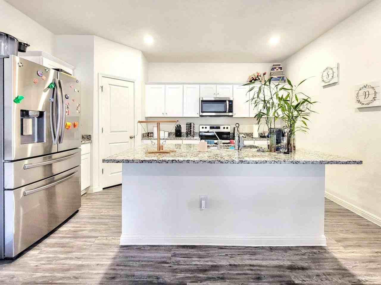 19510 Cloudy Bay Dr - Photo 4 of 32