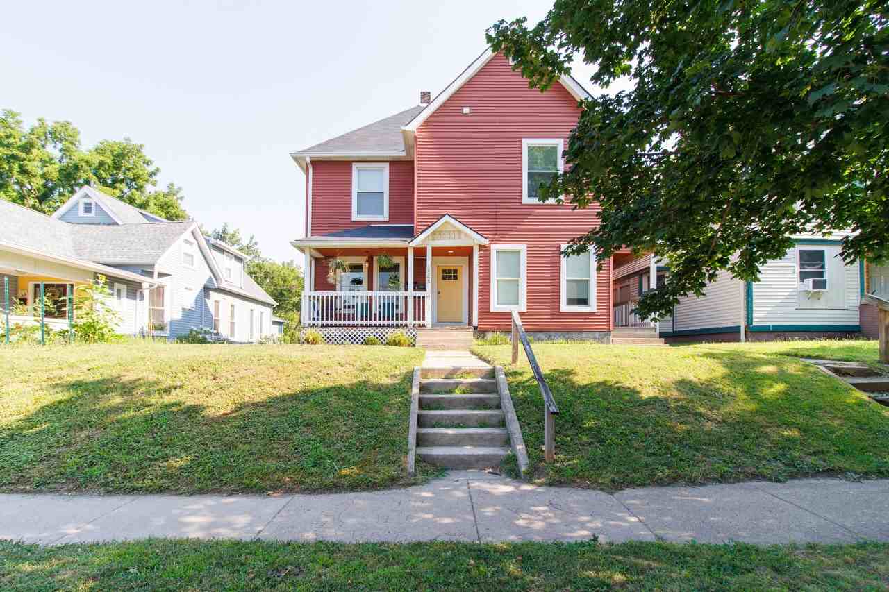 1546 E 10th St #3 - Photo 2 of 17