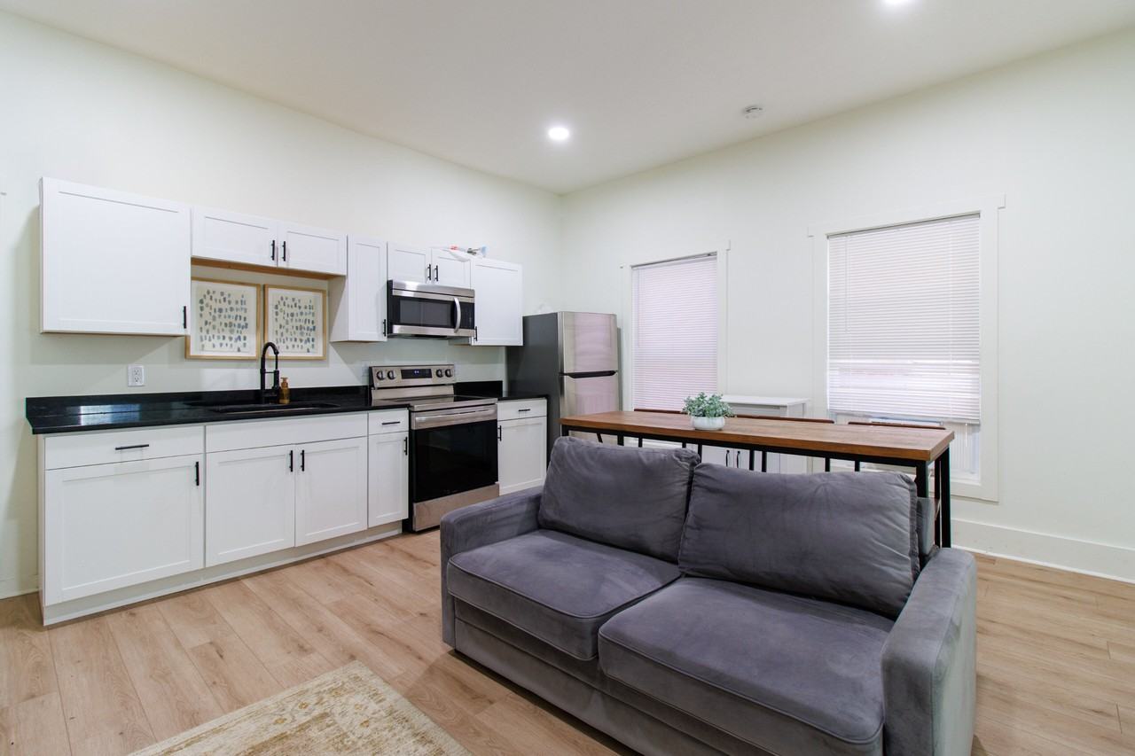 1546 E 10th St #3 - Photo 7 of 17