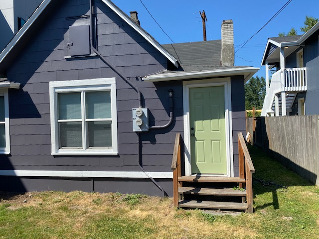 547 S Sullivan St - Photo 2 of 8