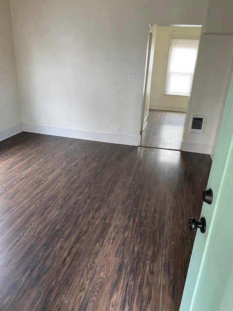 547 S Sullivan St - Photo 3 of 8