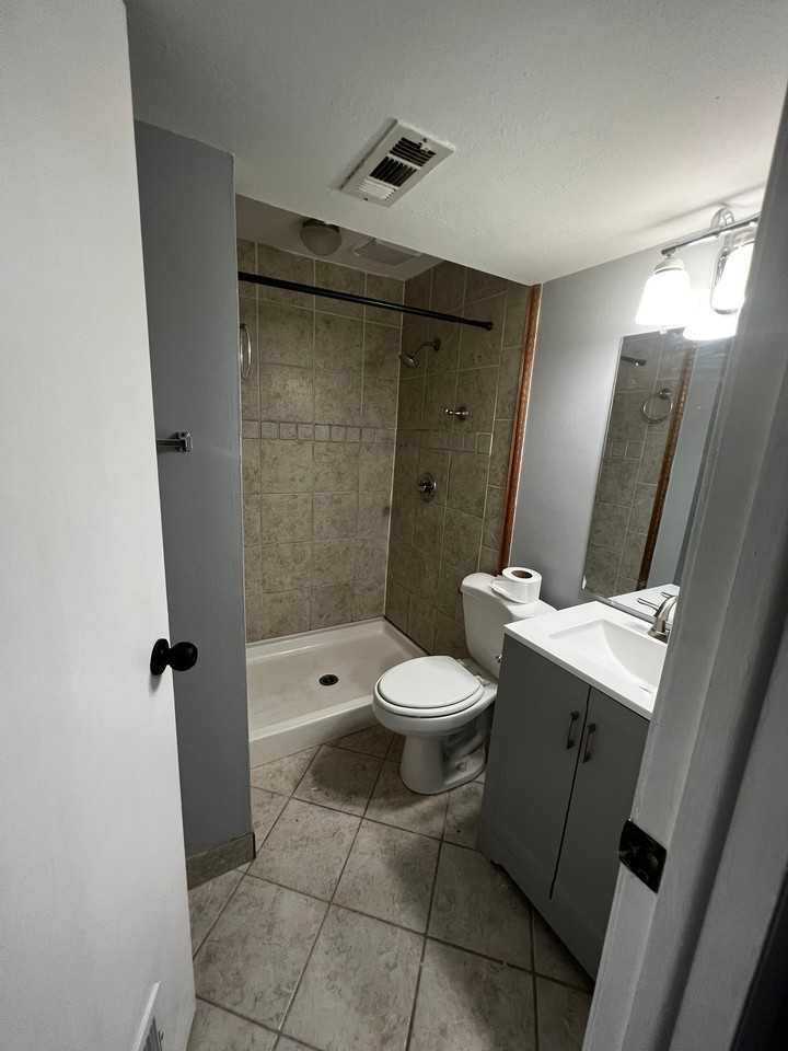 4921 Packard Rd - Photo 4 of 12