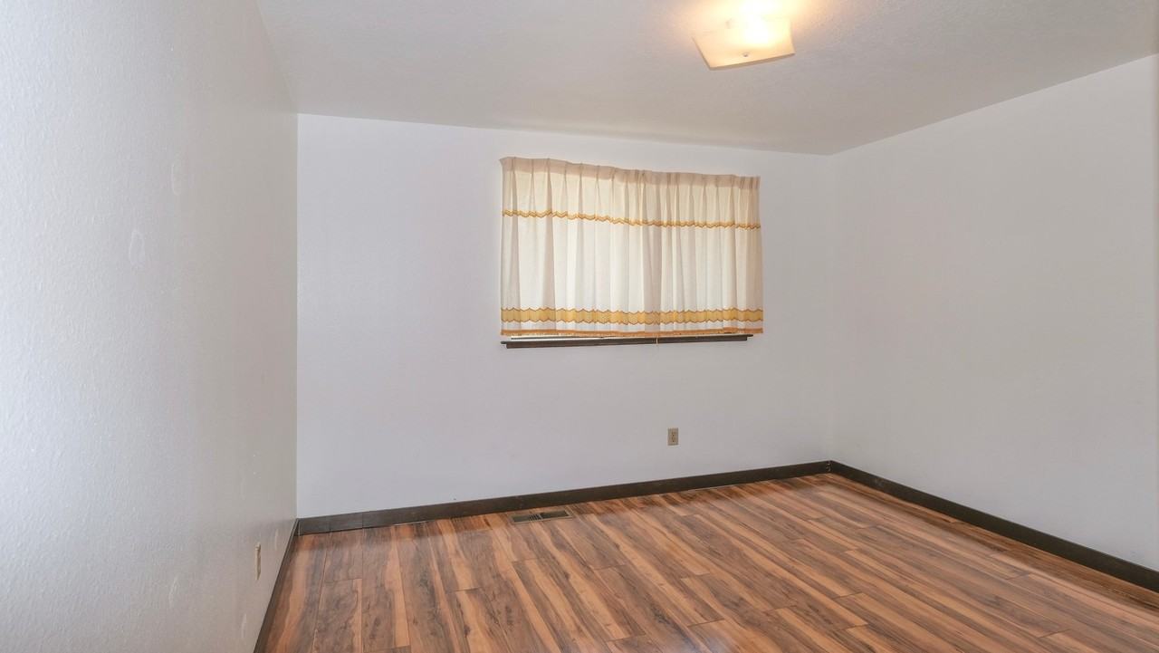 11616 19th St Ne - Photo 6 of 18