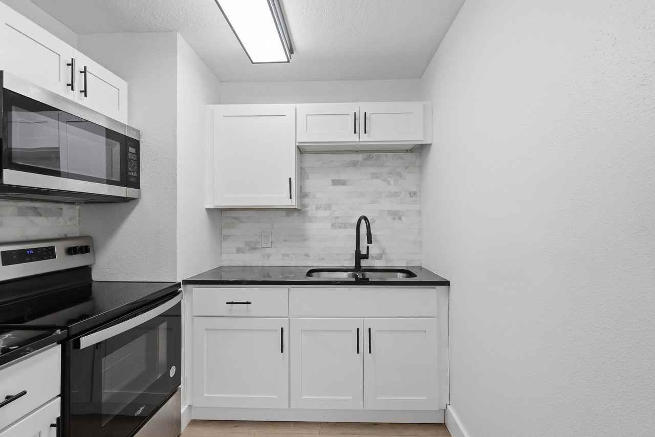 7401 S Swoope St - Photo 3 of 18