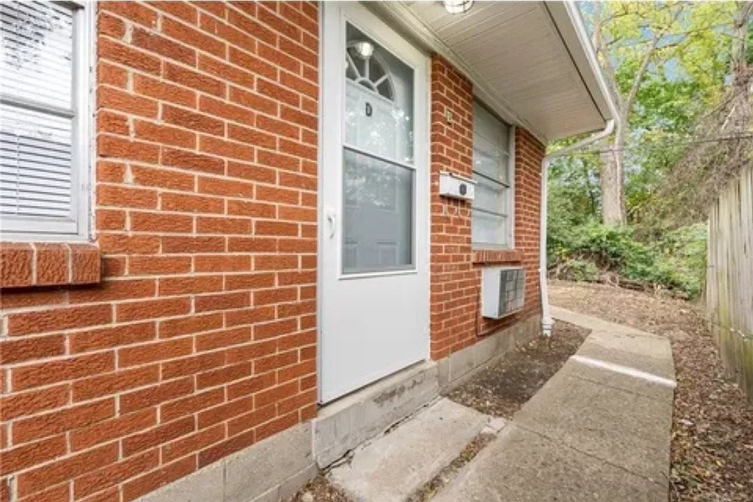 1948 Victoria Ave - Photo 2 of 9