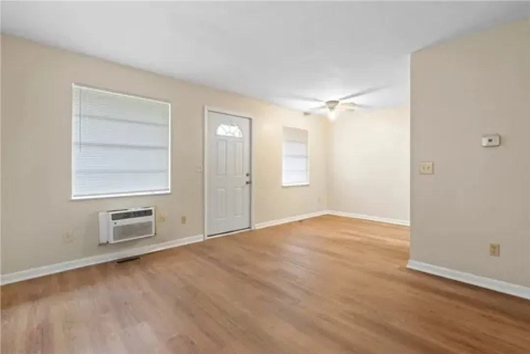 1948 Victoria Ave - Photo 5 of 9