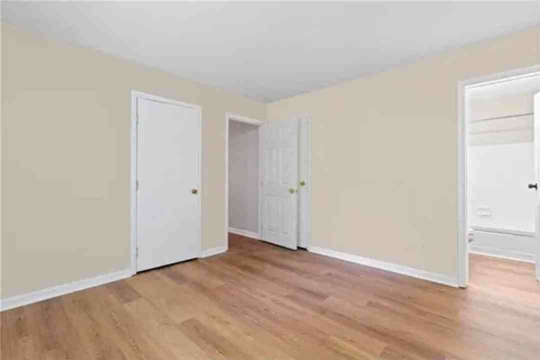1948 Victoria Ave - Photo 6 of 9