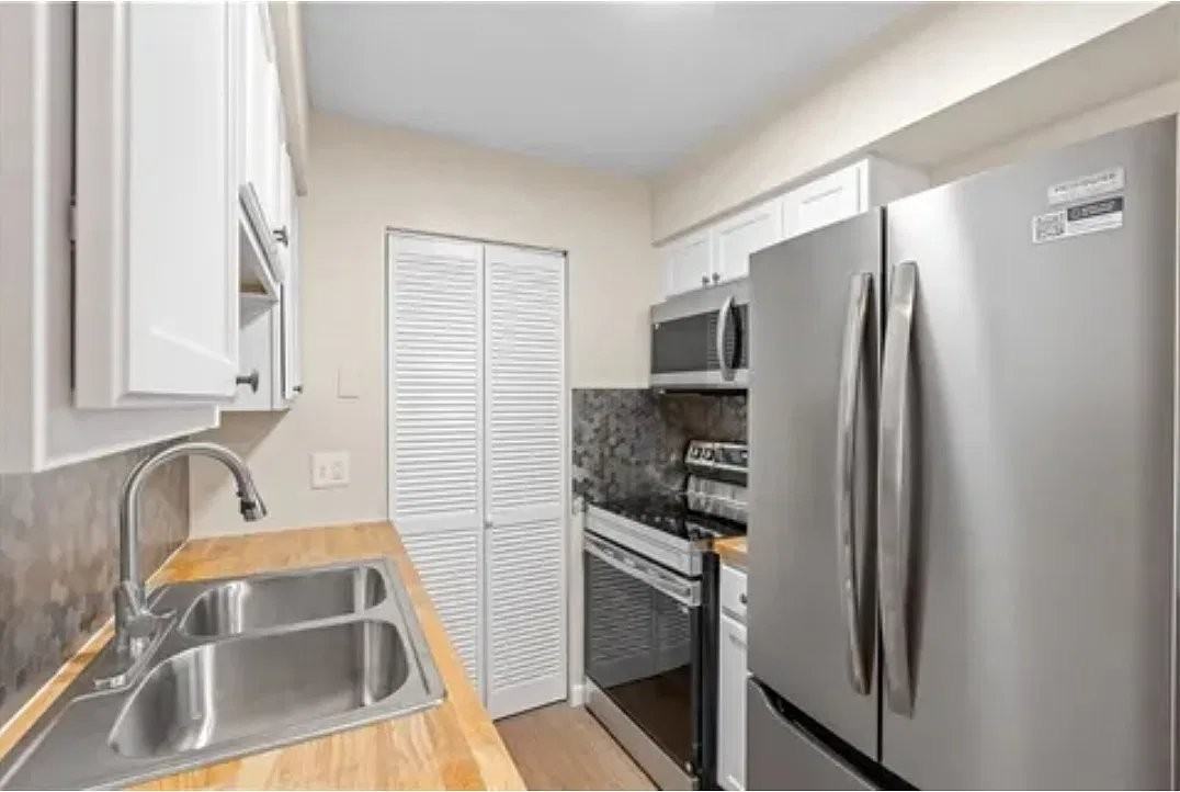 1948 Victoria Ave - Photo 7 of 9