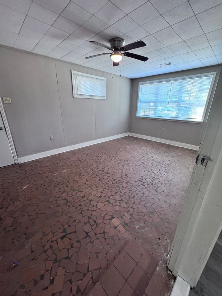 2036 Saint Elmo Ave - Photo 2 of 7