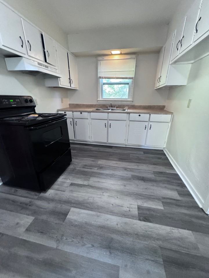 2036 Saint Elmo Ave - Photo 3 of 7