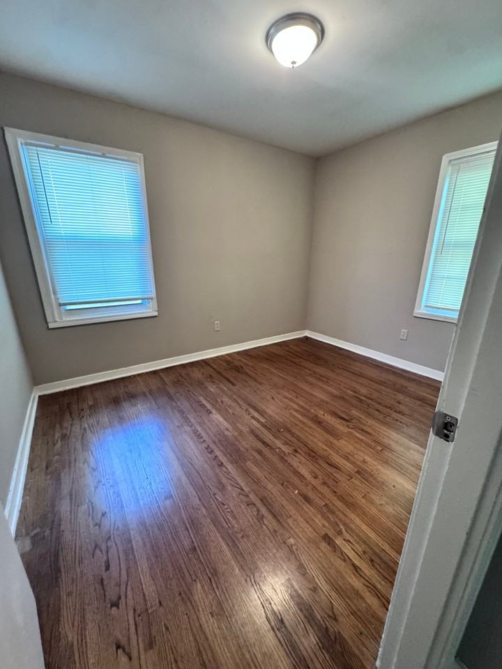 2036 Saint Elmo Ave - Photo 5 of 7