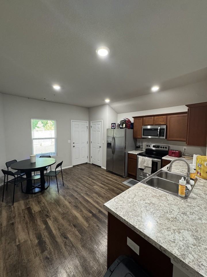 733 S Jaybird Ln - Photo 4 of 10
