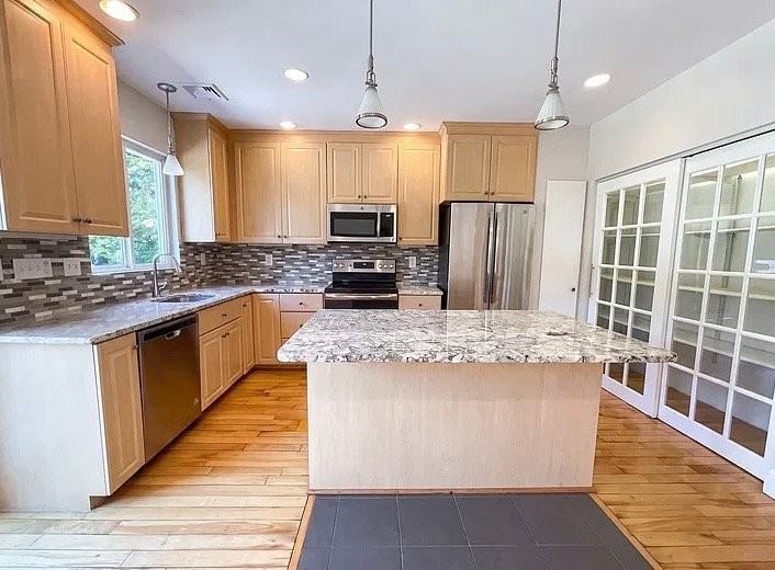 612 Main St - Photo 4 of 8