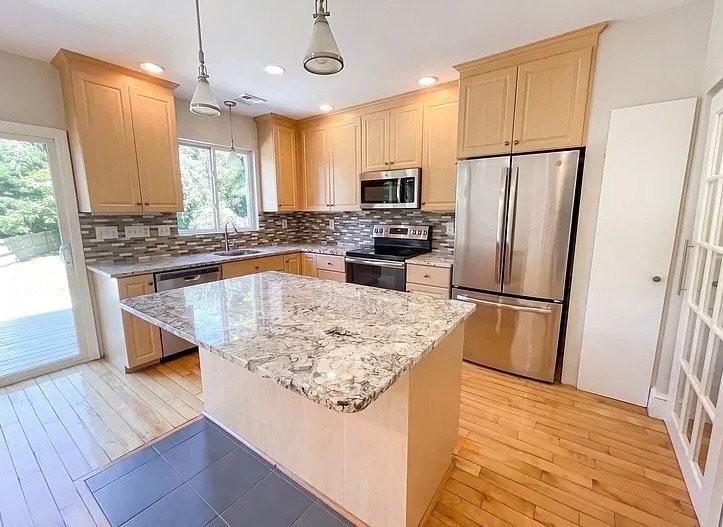612 Main St - Photo 5 of 8