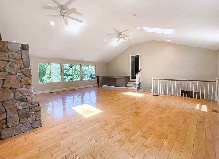612 Main St - Photo 6 of 8