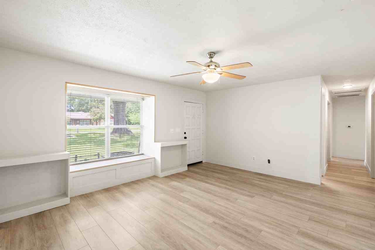8212 Sunny Vale Pl - Photo 2 of 18