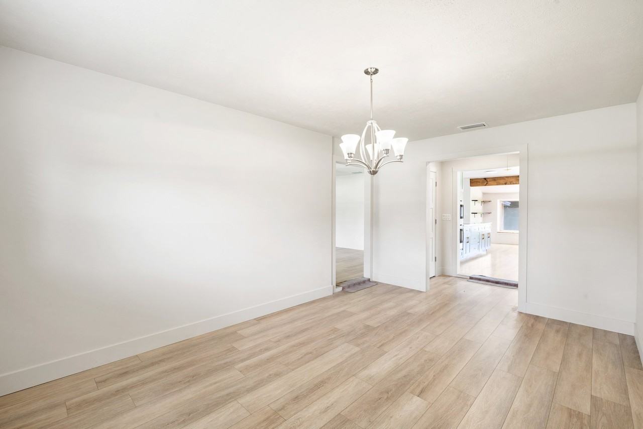 8212 Sunny Vale Pl - Photo 4 of 18