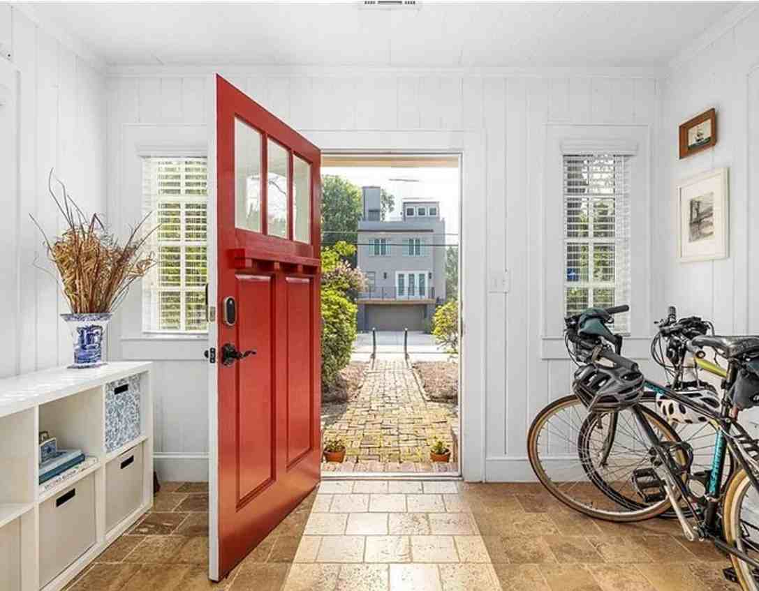 1192 Barnes St Nw - Photo 2 of 8