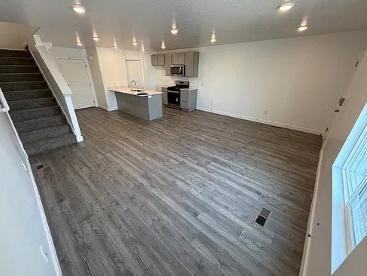 57 N Carpenter Ln - Photo 2 of 9