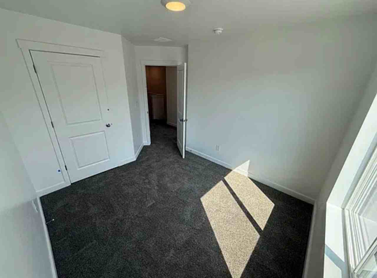 57 N Carpenter Ln - Photo 7 of 9