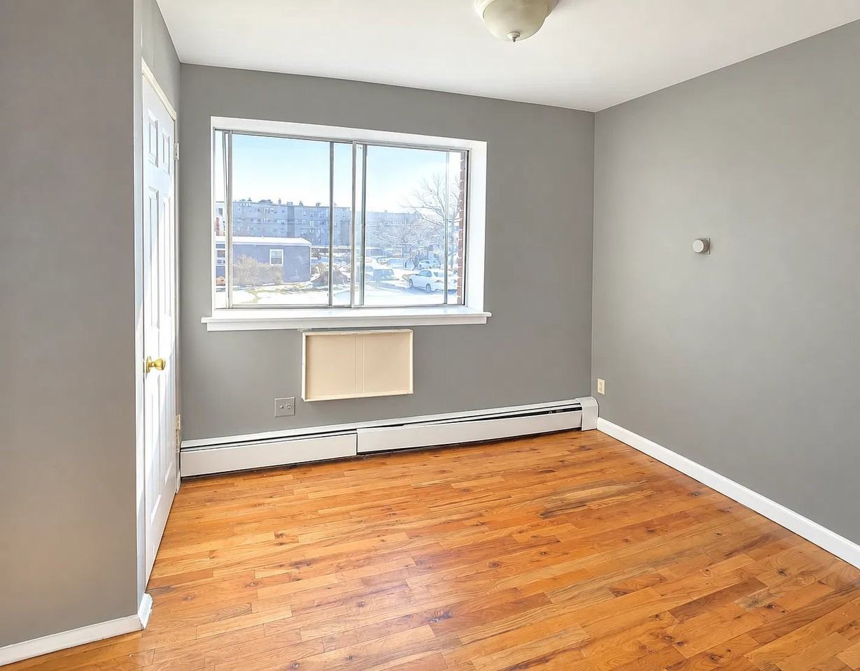 104 Montclair Ave #12 - Photo 3 of 7