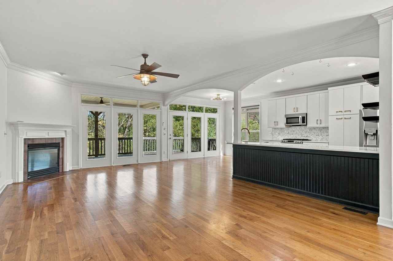 4848 Peninsula Pointe Dr - Photo 2 of 20