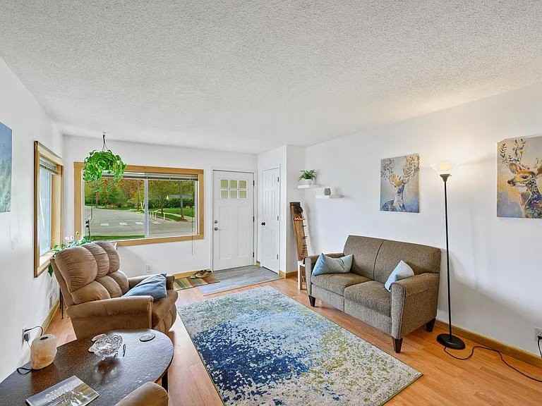 3401 Garfield St Ne #2 - Photo 3 of 11