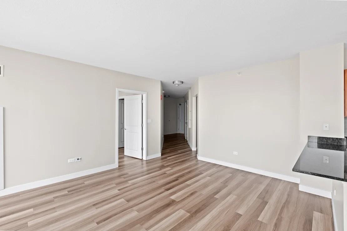210 W Erie St - Photo 5 of 20