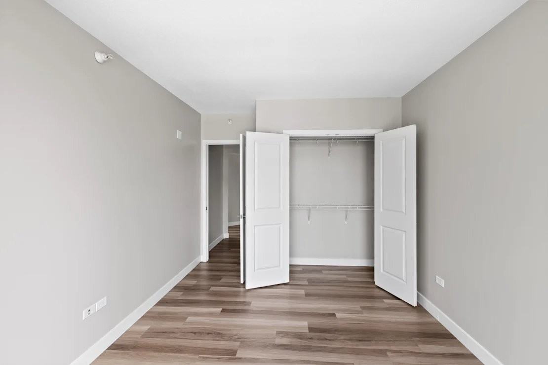 210 W Erie St - Photo 6 of 20
