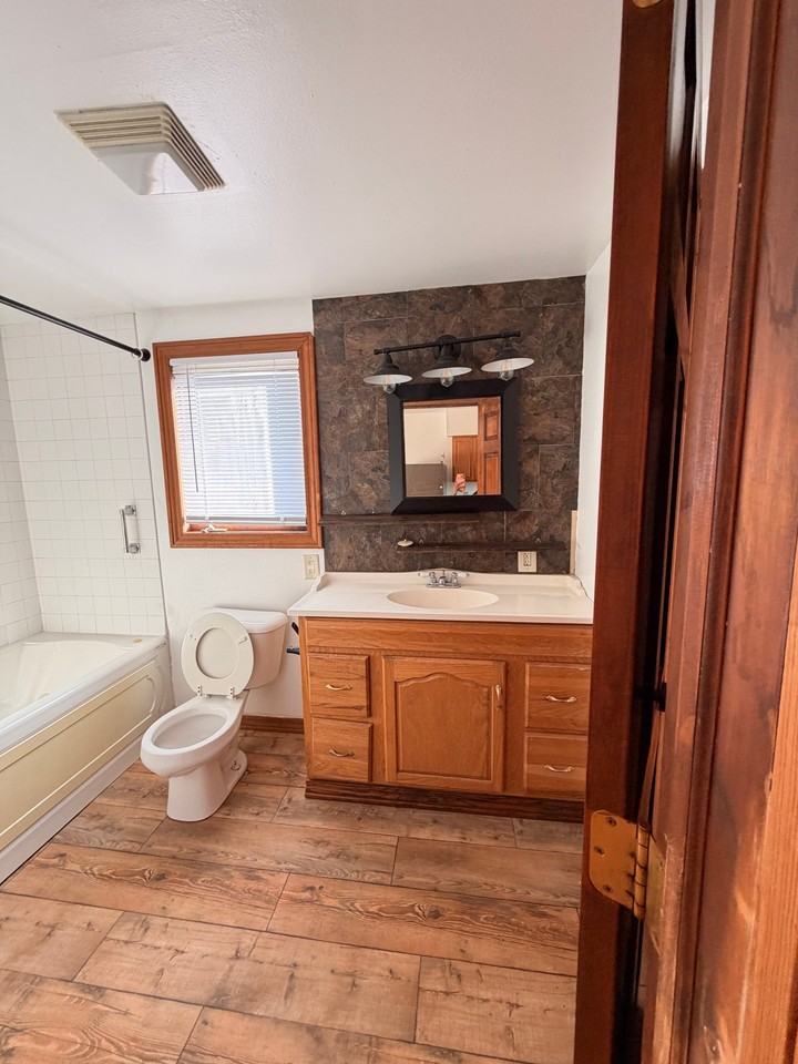 411 Lincoln St - Photo 5 of 13