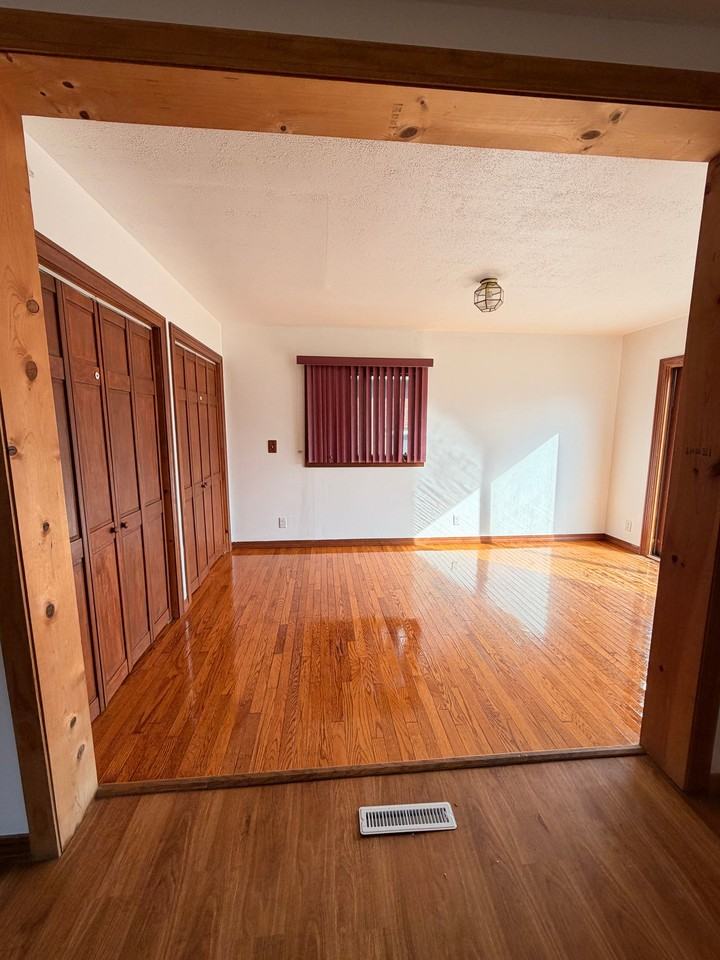 411 Lincoln St - Photo 7 of 13