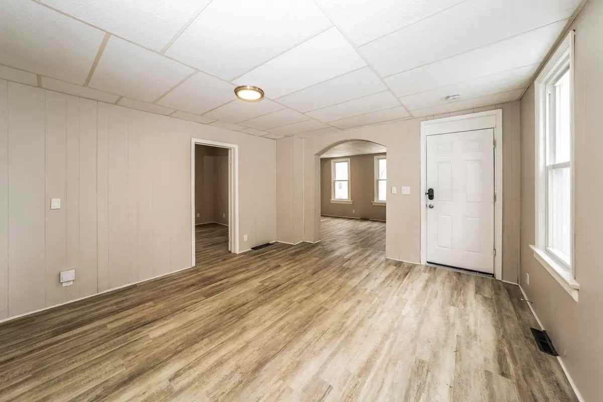 66 Hoff St - Photo 4 of 9
