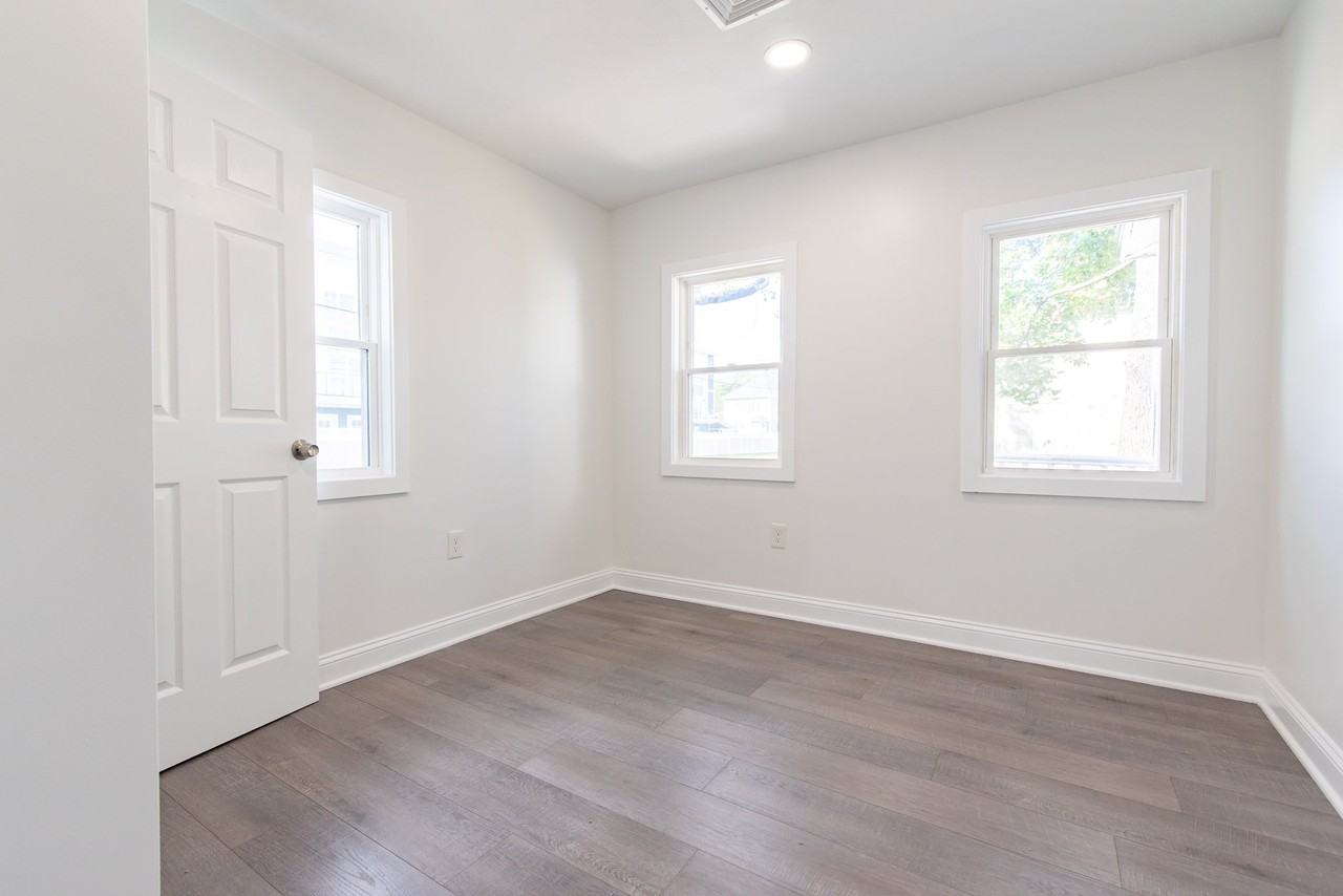 22 Lewis St - Photo 7 of 18