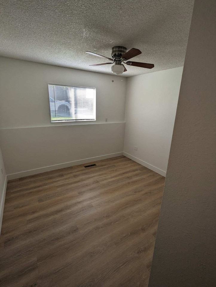 501 5th St W #501 - Photo 4 of 17