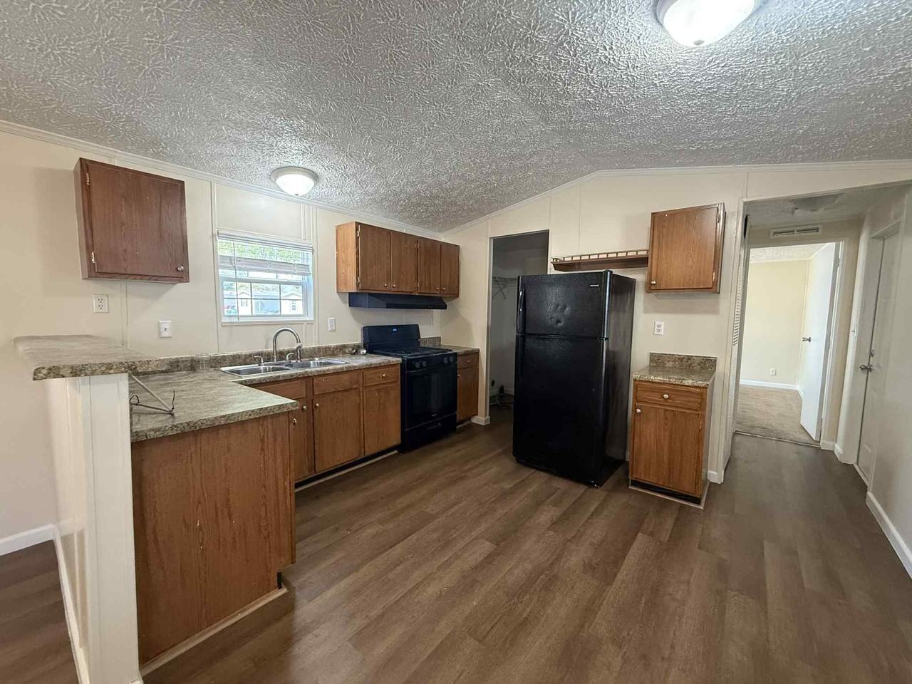 1236 N Oaklane Rd #179 - Photo 2 of 8