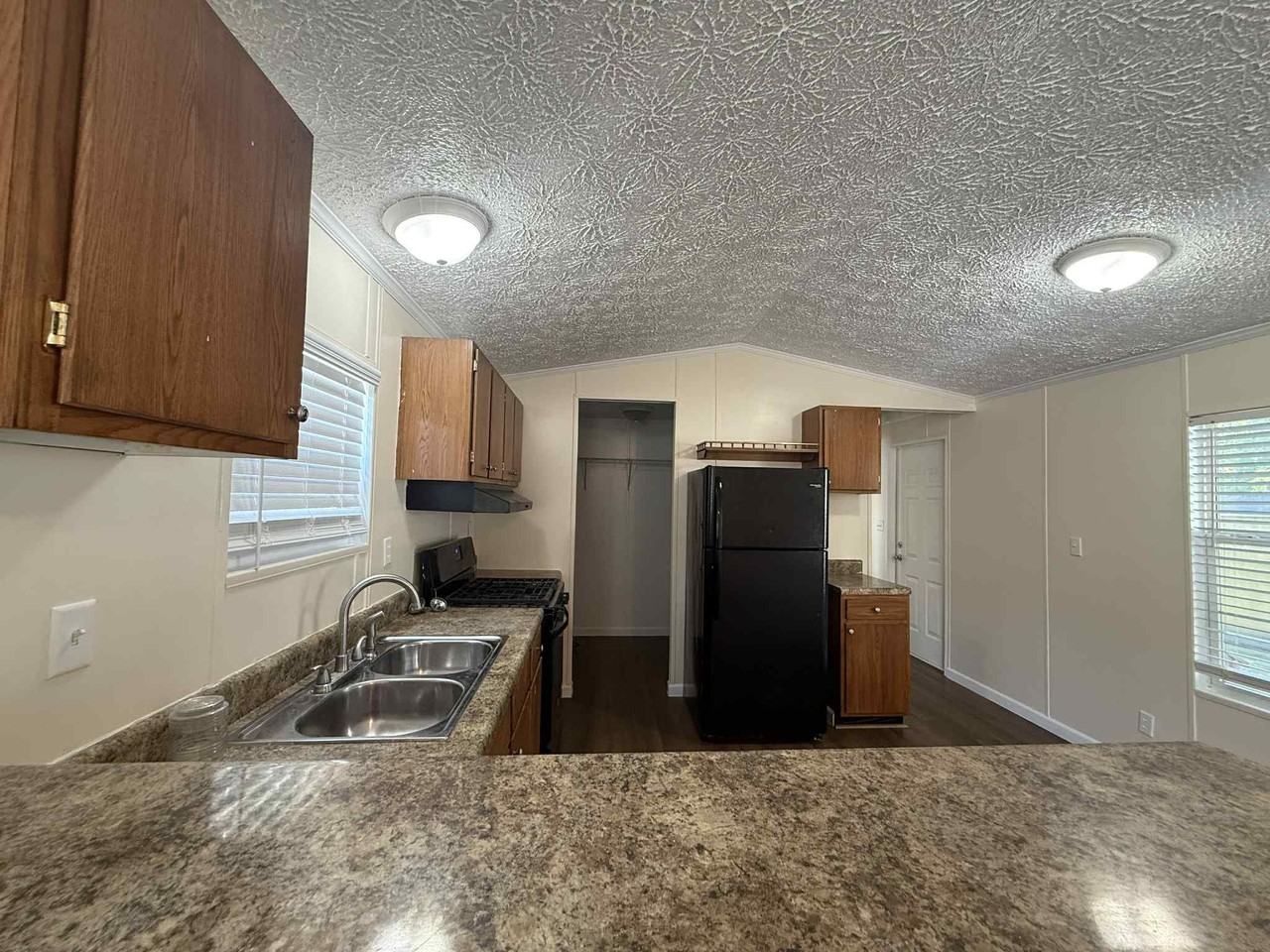 1236 N Oaklane Rd #179 - Photo 3 of 8