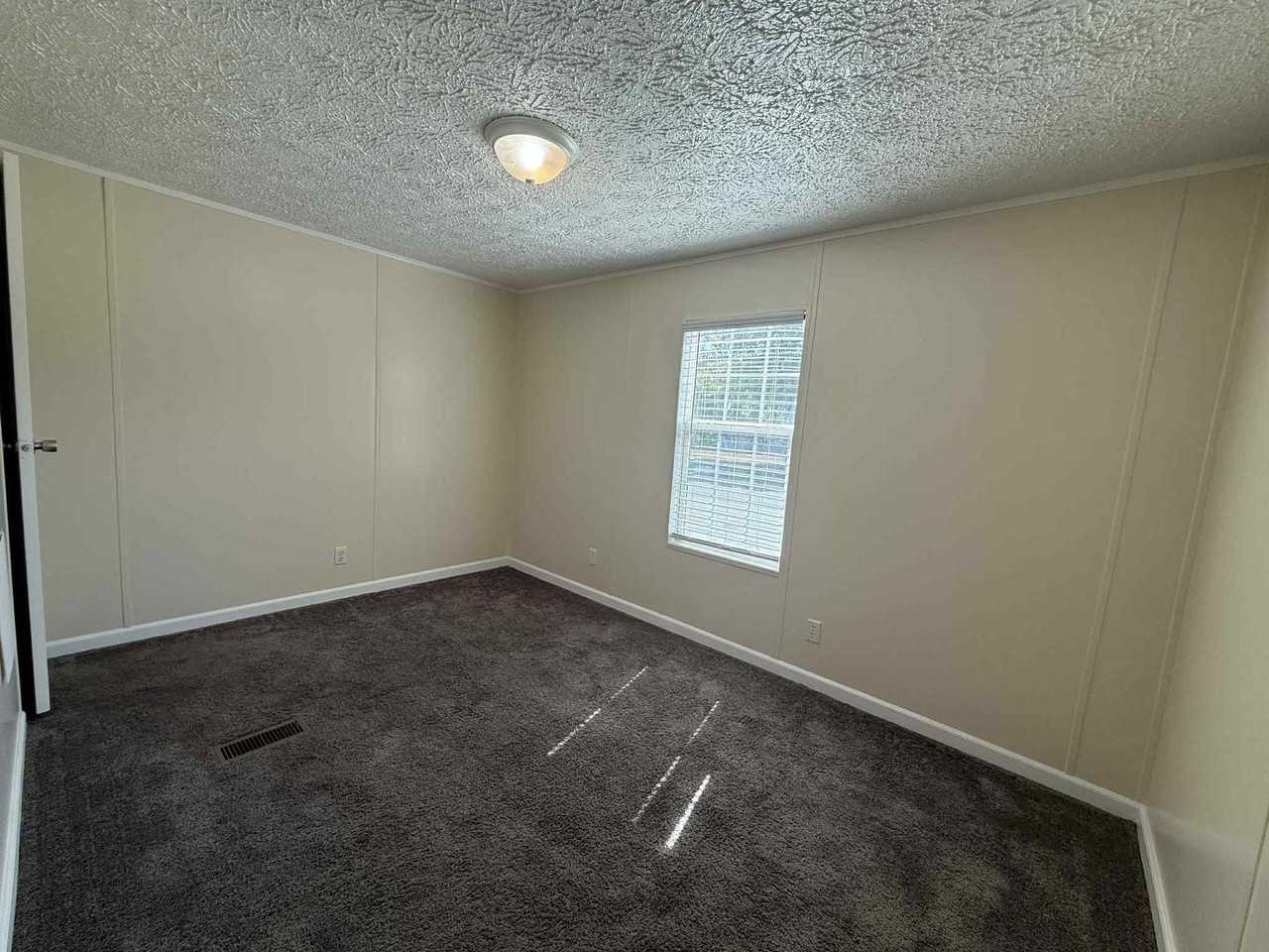 1236 N Oaklane Rd #179 - Photo 4 of 8