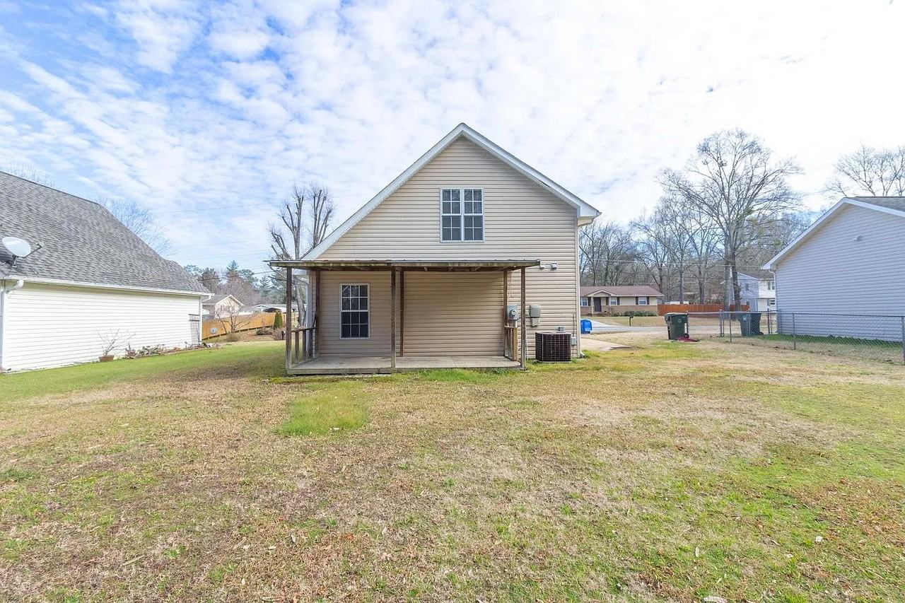 1163 Greens Rd - Photo 5 of 6