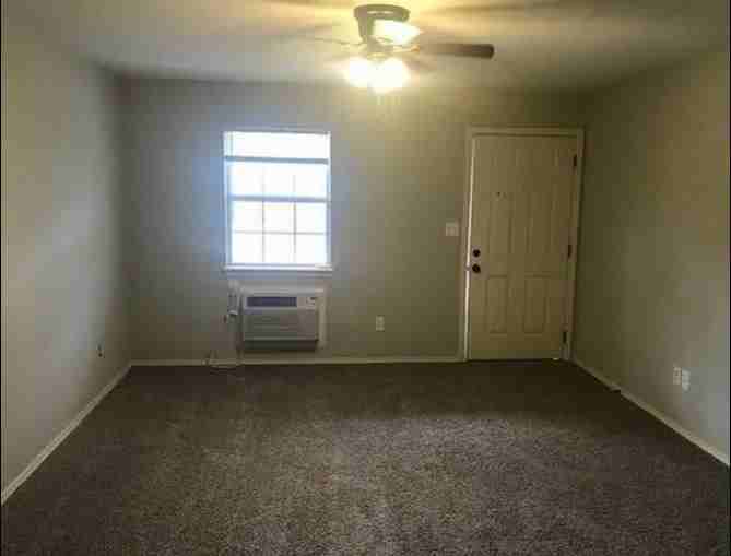 944 N Storer Ave - Photo 4 of 27