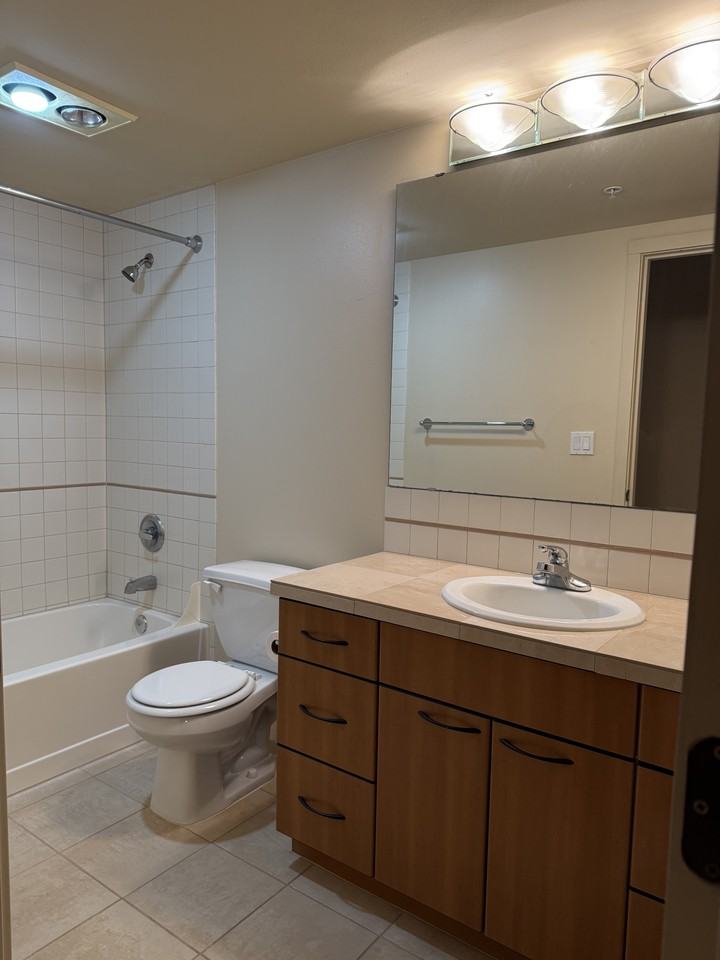 5001 California Ave Sw #403 - Photo 6 of 30