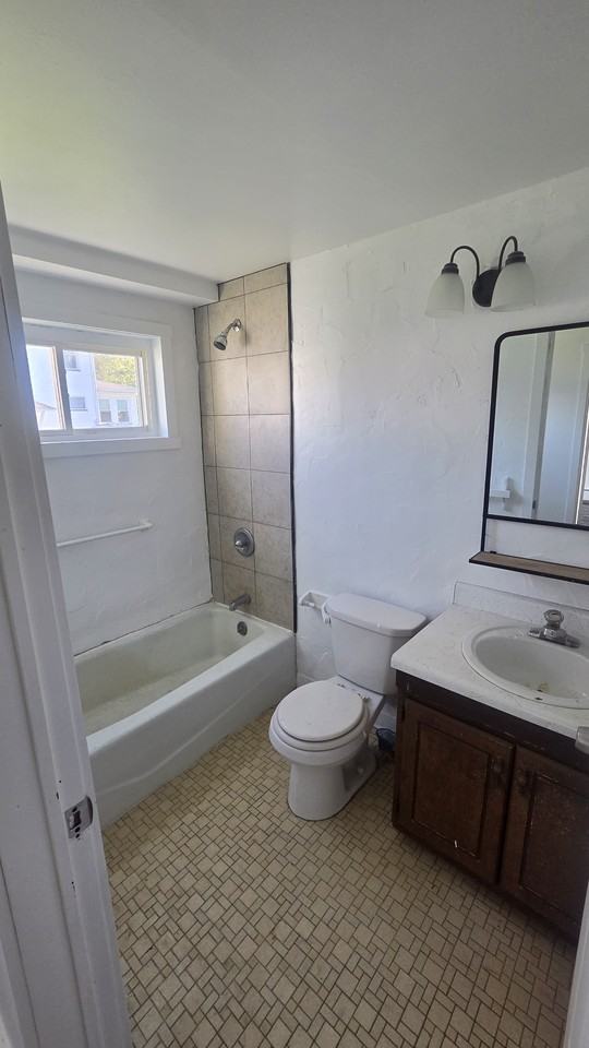39 Clinton Avenue - Photo 5 of 6