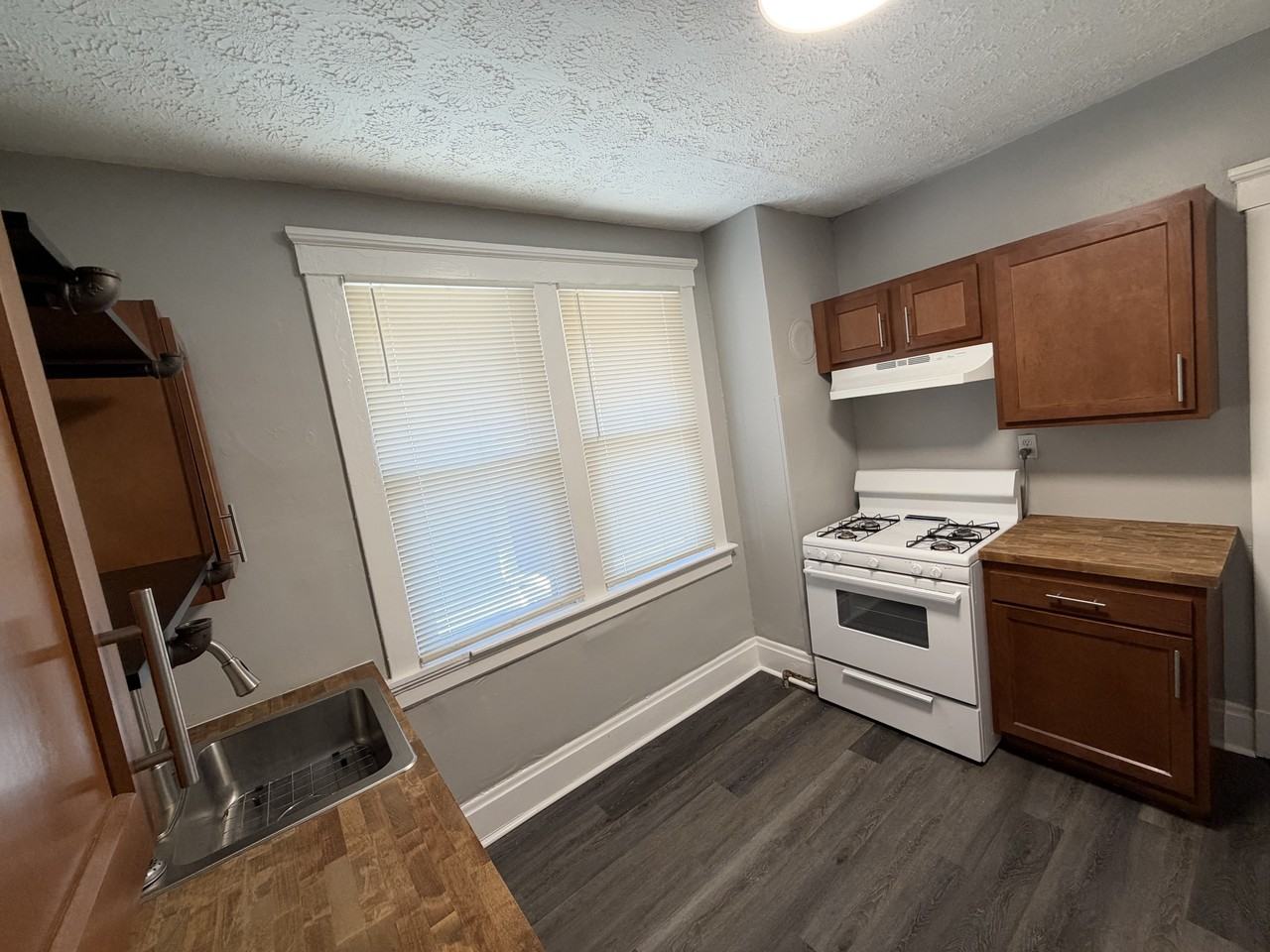 407 W Southern Ave #2 - Photo 3 of 12