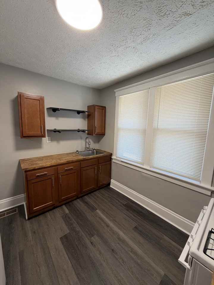 407 W Southern Ave #2 - Photo 4 of 12