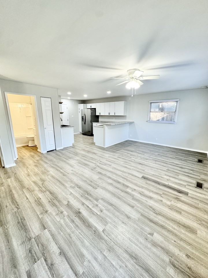 412 Lisbon Dr #1 - Photo 2 of 16