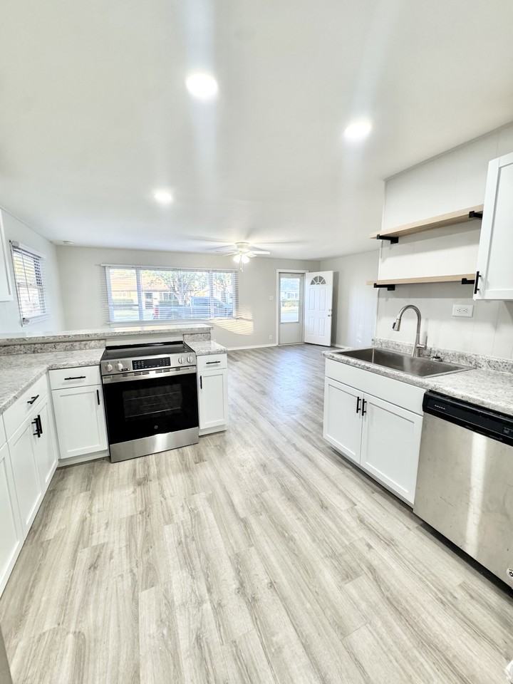412 Lisbon Dr #1 - Photo 4 of 16