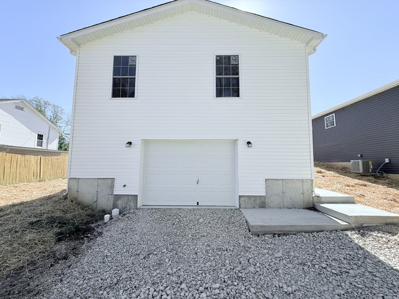 539 E Vine St #1 - Photo 2 of 13