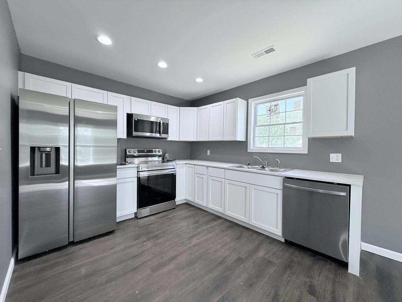 539 E Vine St #1 - Photo 5 of 13