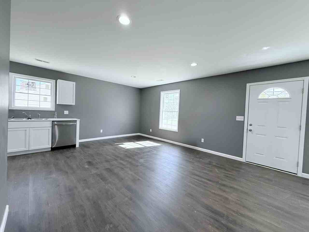539 E Vine St #1 - Photo 6 of 13